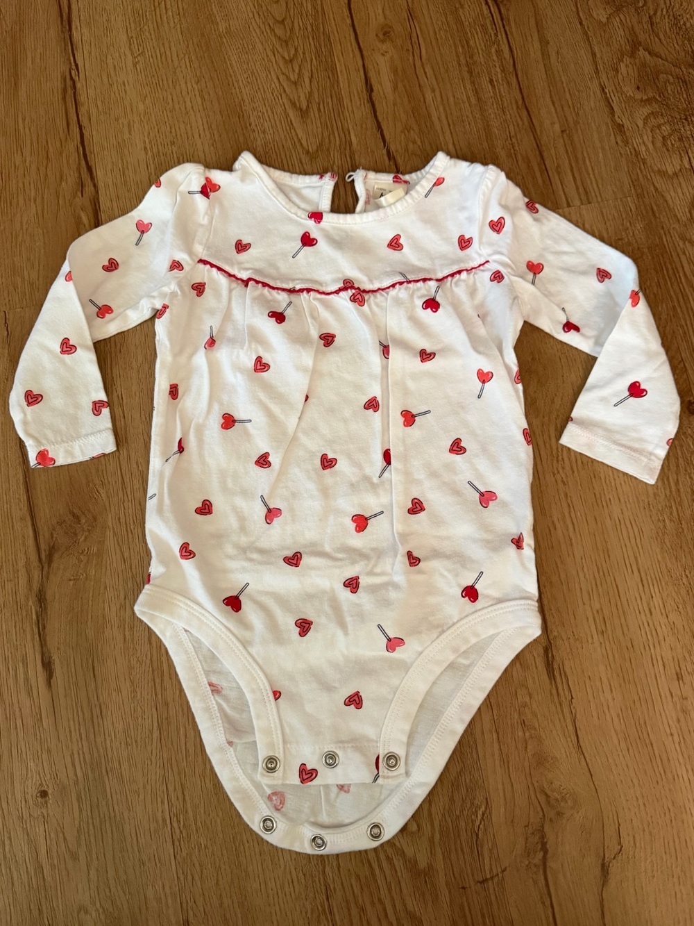 ❤️Baby White Long-Sleeve Bodysuit with Red Hearts❤️ - Picture 1 of 4